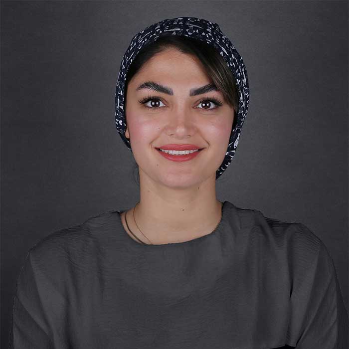 دکتر راضیه فضائلی از کلینیک دندانپزشکی آذر اصفهان